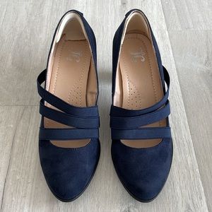Journee Collection Navy Blue Suede Heels Size 7
